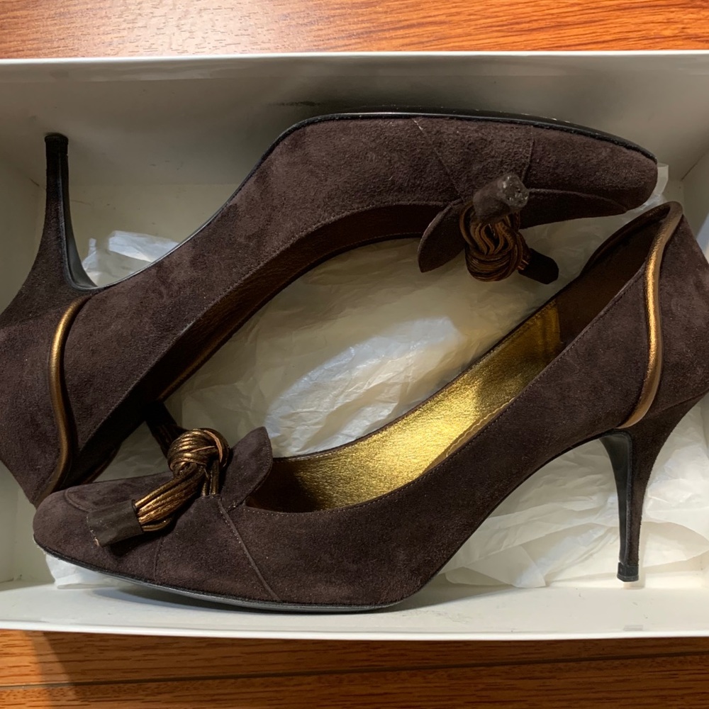 Authentic Givenchy Suede Pumps - Picture 1 of 10